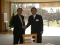 平成21年11月15日 国際ビジネスブレイン代表取締役新将命氏とグローバル時代の企業経営につき討論