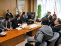平成21年12月18日 自民党本部にて田野瀬総務会長と来年度予算につき意見交換を行う