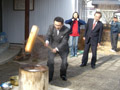 平成22年01月10日 中山地区棚峰町会の新年会にて餅つき行事に参加する
