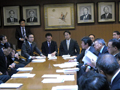 自民党総裁室にて谷垣総裁はじめ役員に来年度予算について要望