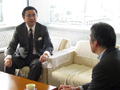 長野県経済の再生について東京事務所の長谷川次長と意見交換