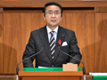 自由民主党県議団を代表して代表質問を行う