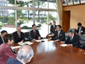 議長と各派代表者との会議に出席
