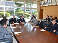 各派代表者と議長との打ち合わせ会議に参加する