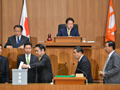 5月臨時県議会、本会議場にて正副議長選に投票
