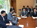 新正副議長のもとでの各派代表者会議に出席