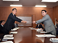 阿部知事に対し、自由民主党県議団長として平成29年度予算要望を提出