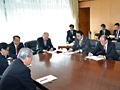 各会派代表者との打ち合わせ会議に出席