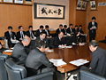 各派交渉会(議長と各派代表者との意見交換)に出席