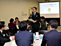 こんにちは県議会において質疑内容をテーブルを代表して発表