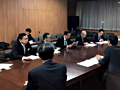 阿部知事に対し、県の商工政策について意見交換