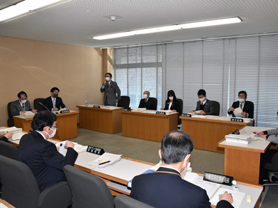 産業観光企業委員会にてこれからの長野県の産業について質疑を行う。