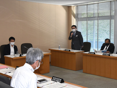 産業観光企業委員会にて長野県の産業人材育成戦略、今後の経済成長等について質疑を行う。